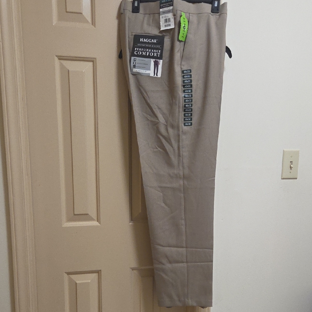Haggar Men’s Performance Comfort Pants in Khaki